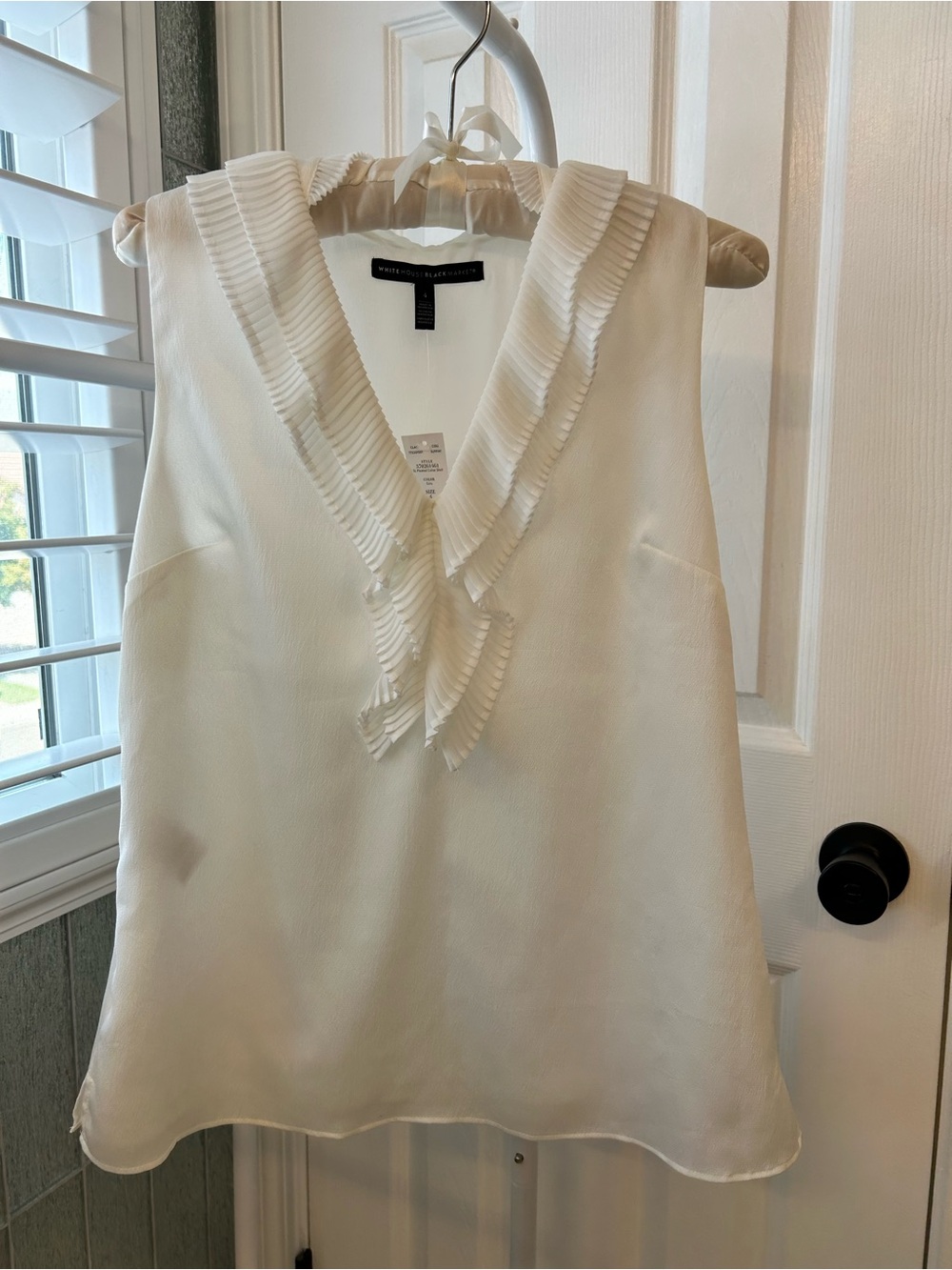 White House Black Market Cream Pleated V-Neck Sleeveless Blouse
